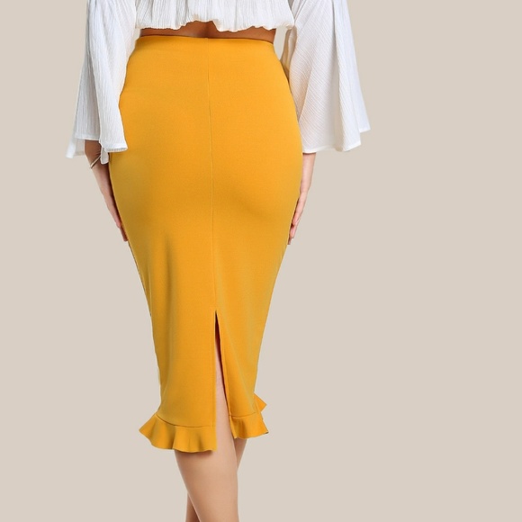 🌟LAST ONE🌟 🦄PENCIL SKIRT🦄 - Picture 2 of 4